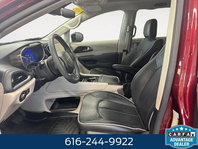 Used 2023 Chrysler Pacifica Limited AWD/4WD image 7