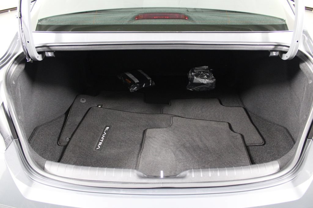 Certified 2026 Hyundai Elantra SEL FWD image 17