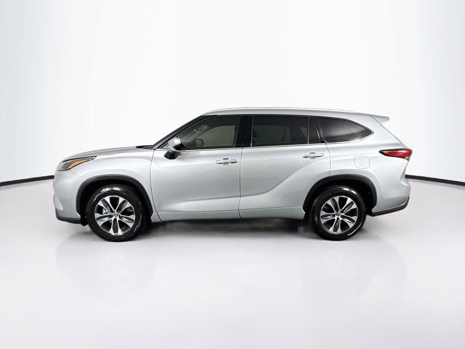 Used 2022 Toyota Highlander XLE FWD image 14