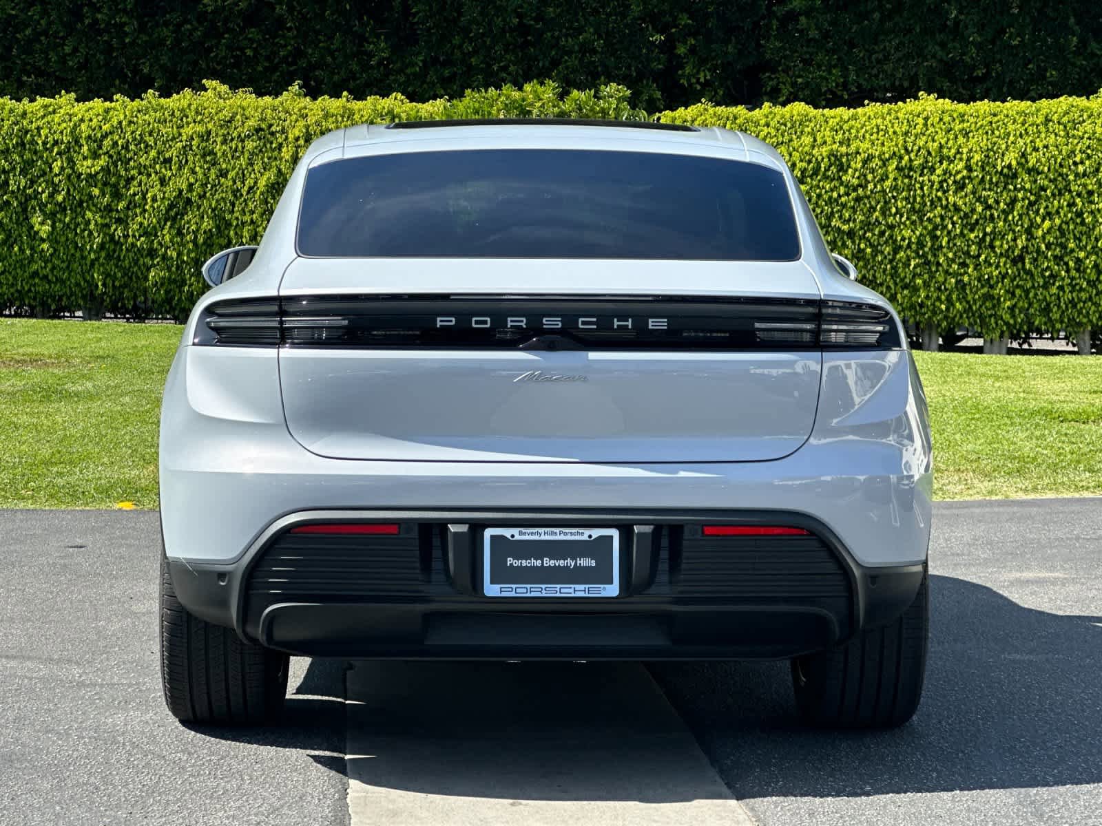 New 2026 Porsche Macan Electric RWD image 7