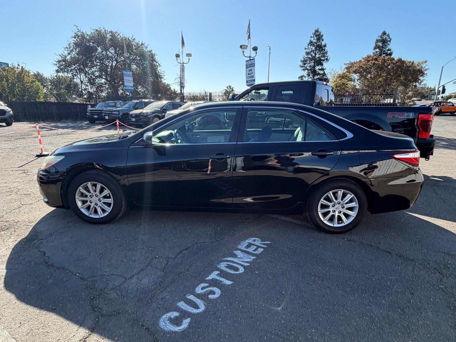Used 2016 Toyota Camry LE FWD image 2