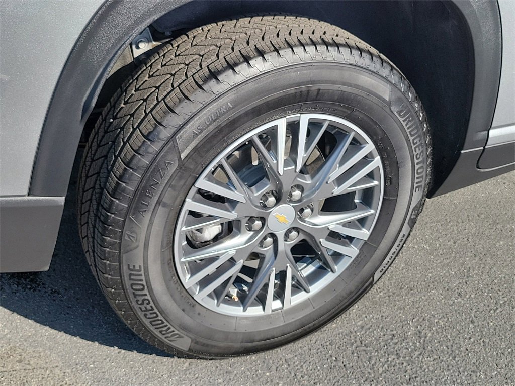 Used 2025 Chevrolet Traverse LT image 27