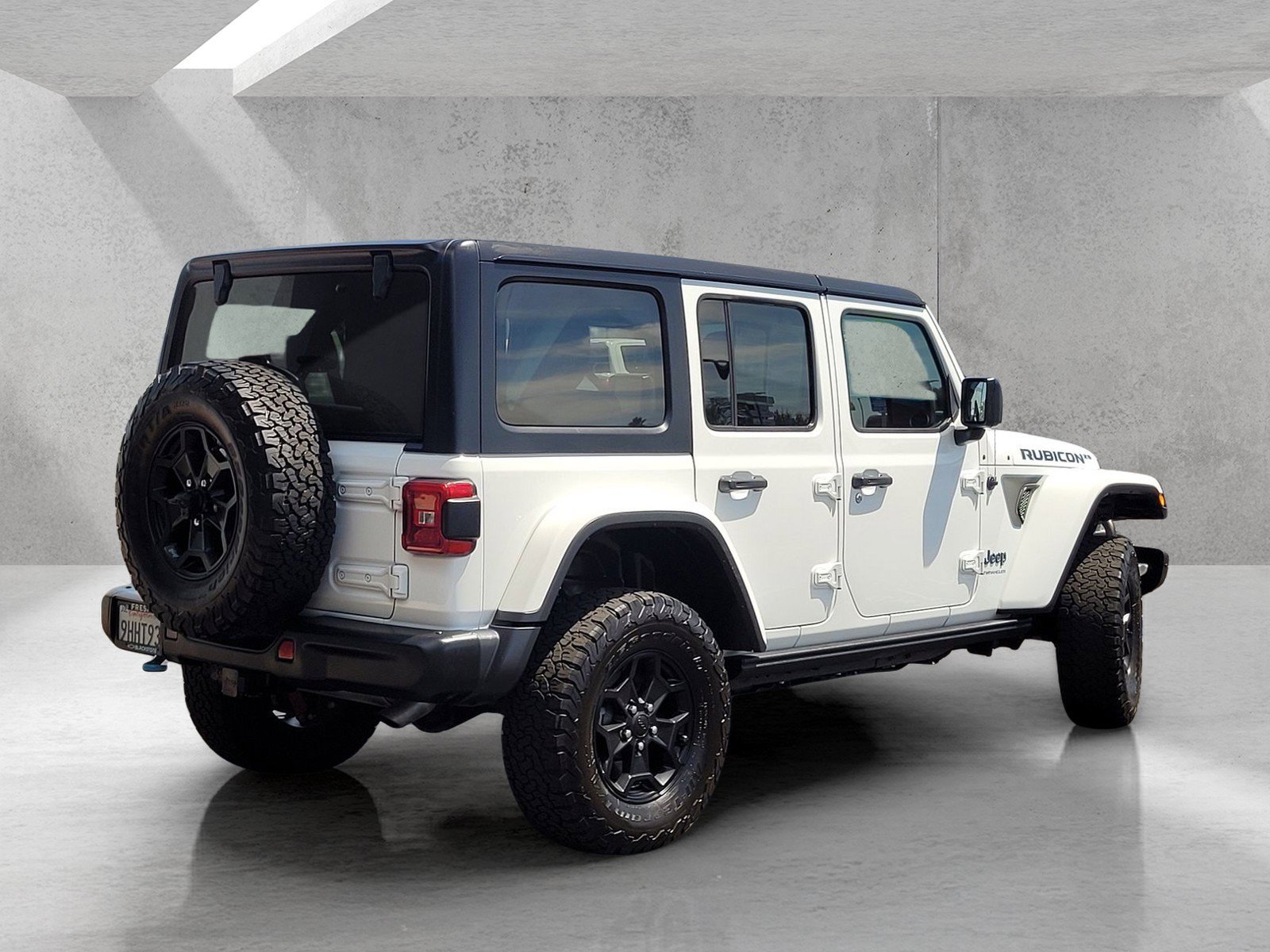 Used 2023 Jeep Wrangler Unlimited Rubicon 4xe AWD/4WD image 5