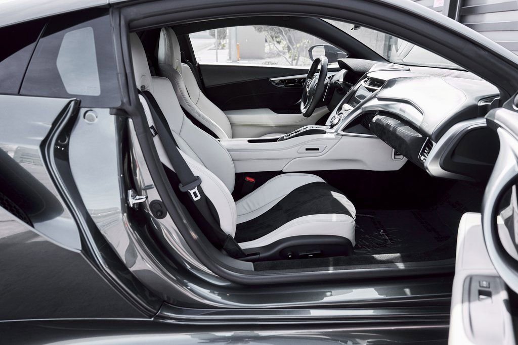Used 2017 Acura NSX image 30