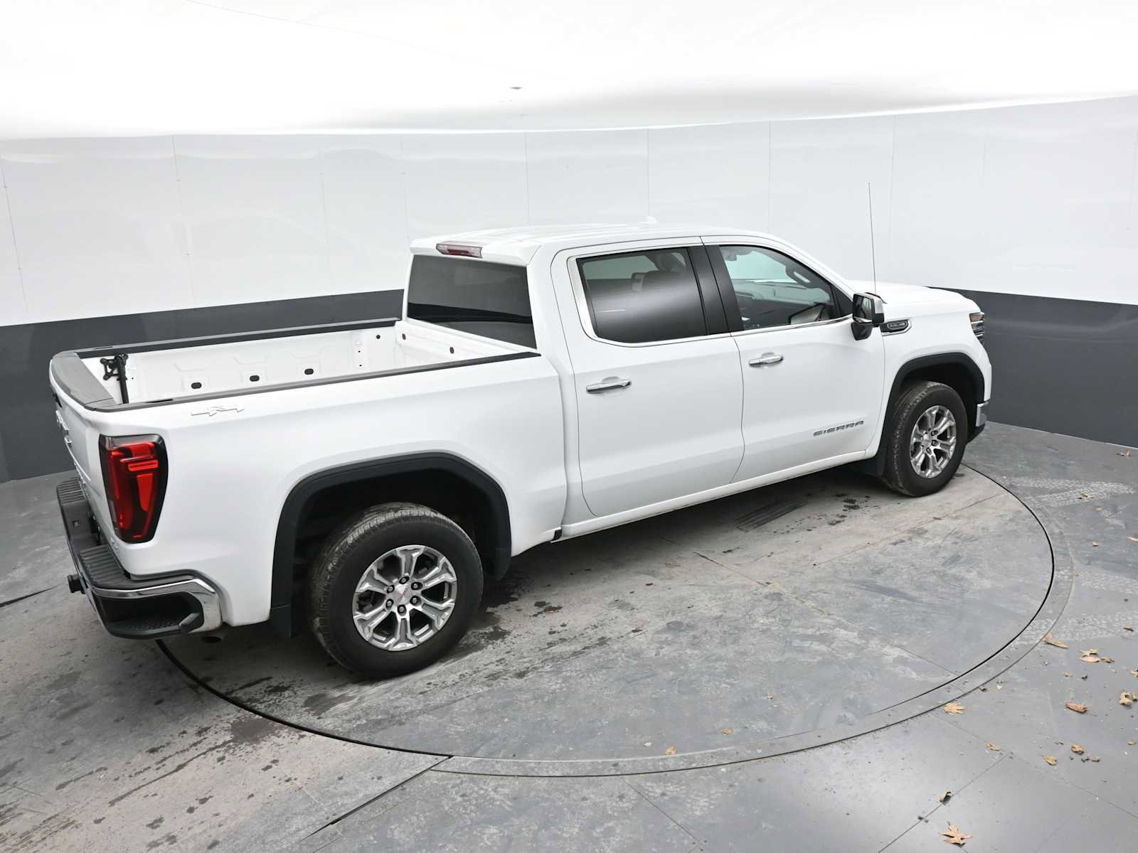 Used 2024 GMC Sierra 1500 SLT image 31