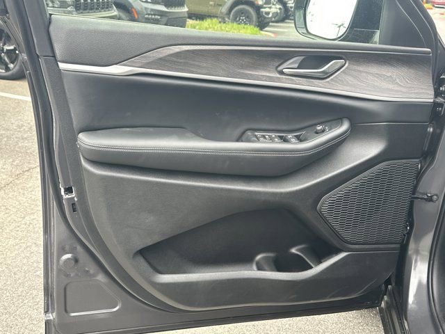 New 2026 Jeep Grand Cherokee Laredo image 10