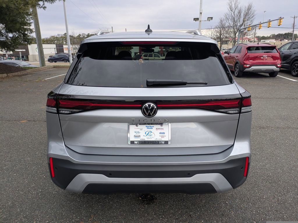 Certified 2025 Volkswagen Tiguan S image 5