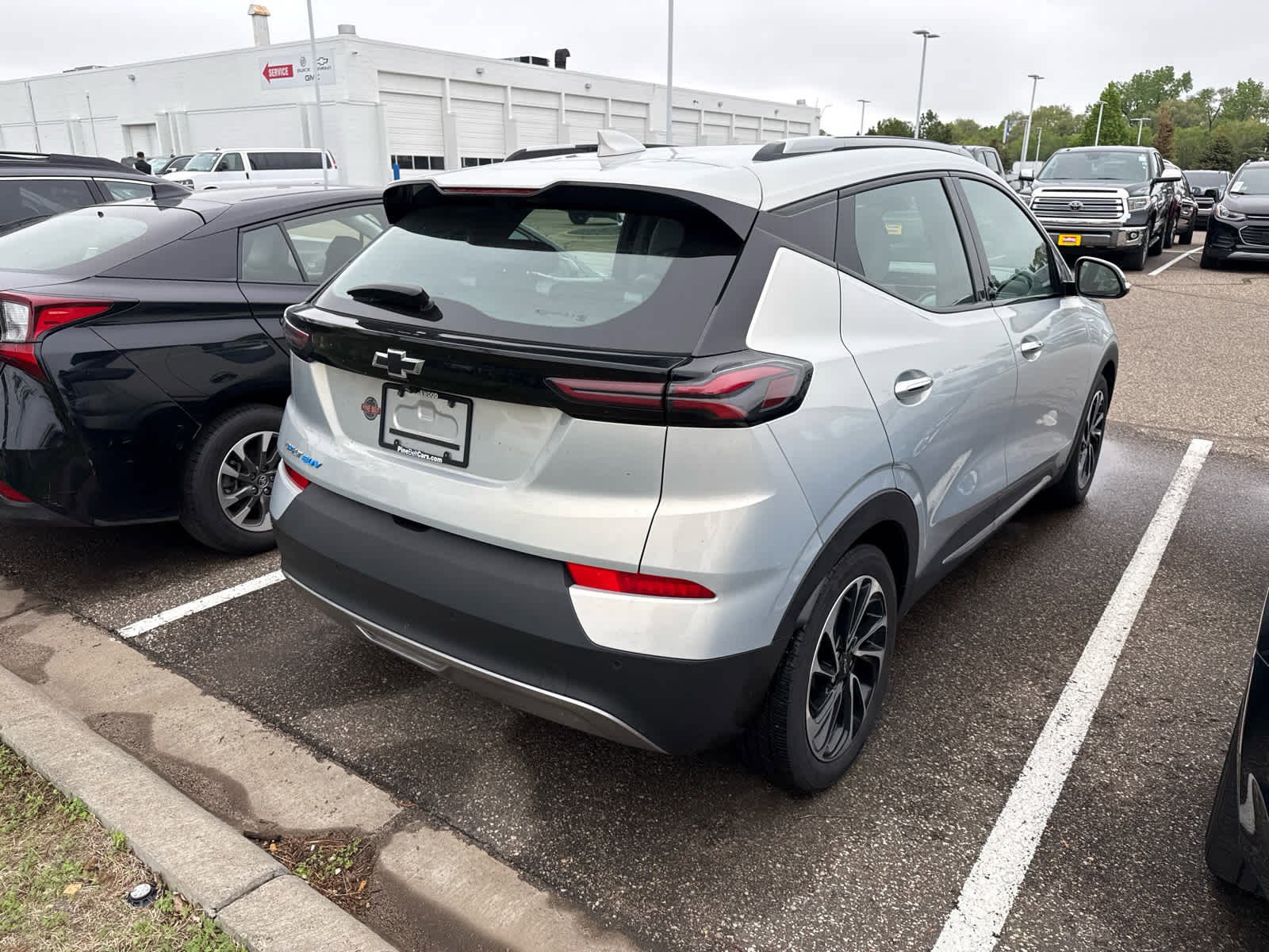 Used 2023 Chevrolet Bolt EUV Premier w/ Sun & Sound Package FWD image 7