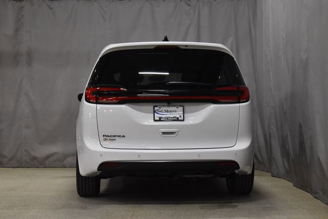 New 2026 Chrysler Pacifica Select image 8