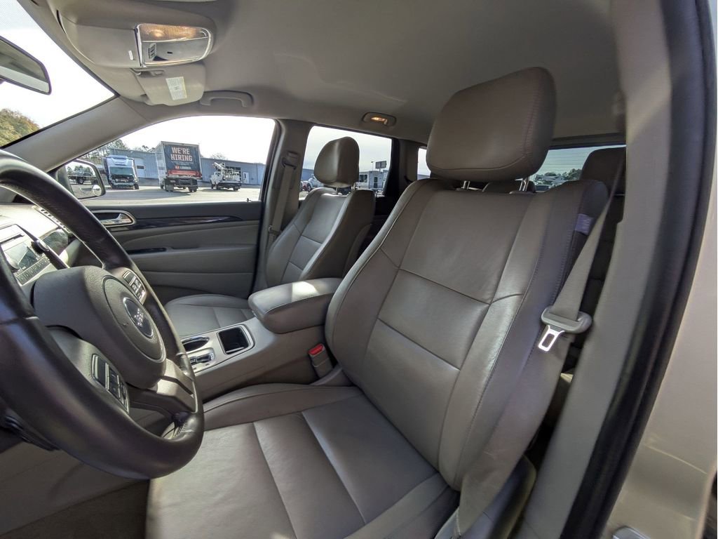 Used 2012 Jeep Grand Cherokee Laredo w/ Laredo E Group image 24