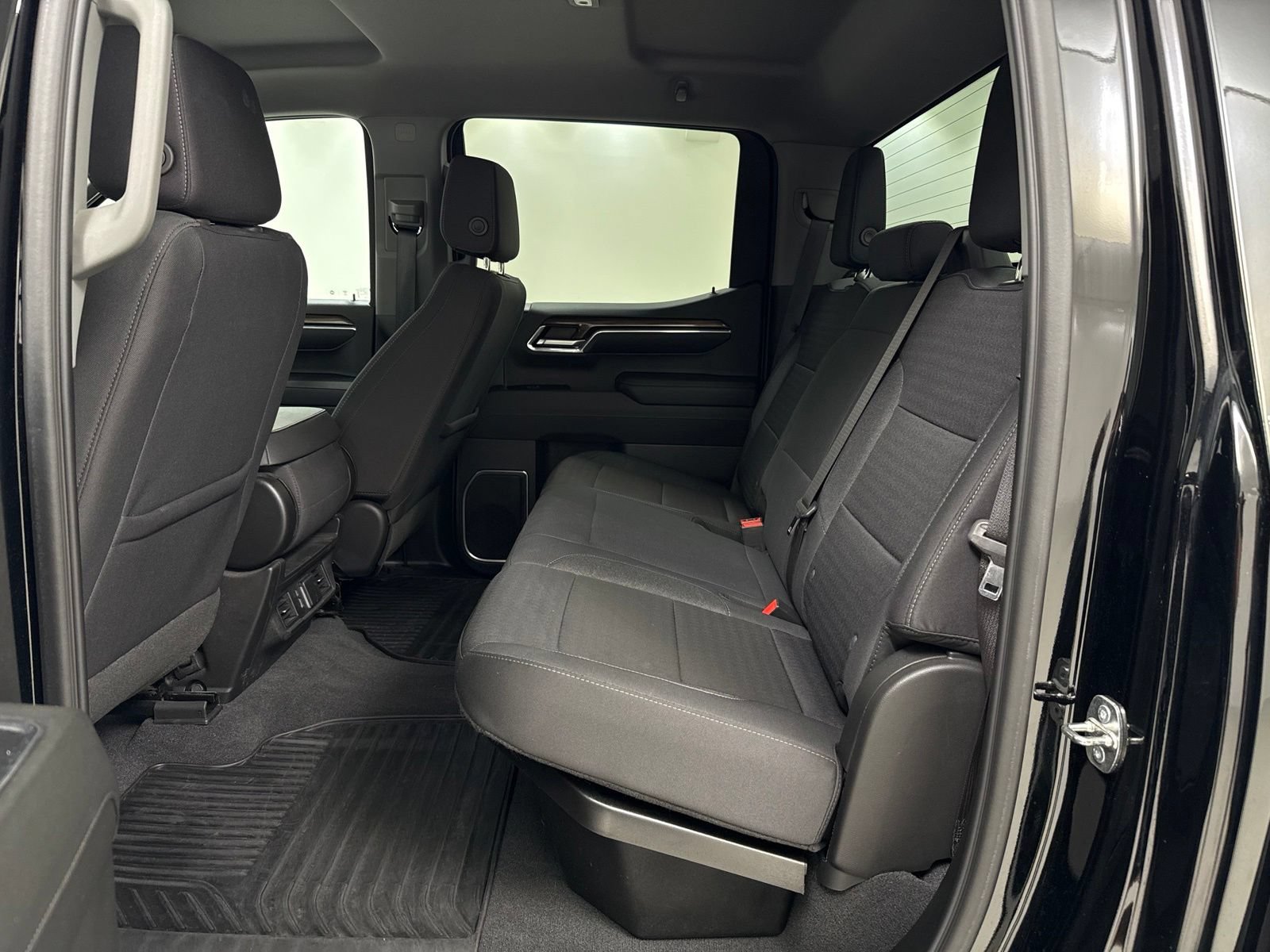 Used 2023 Chevrolet Silverado 1500 LT AWD/4WD image 23