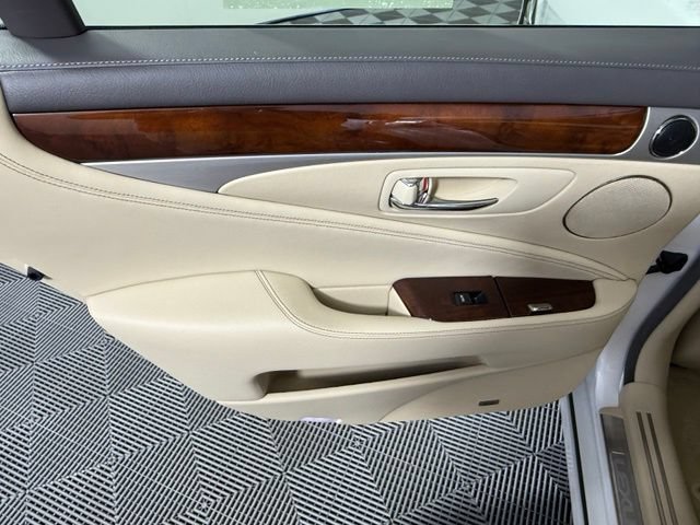 Used 2016 Lexus LS 460 w/ Comfort Package RWD image 36