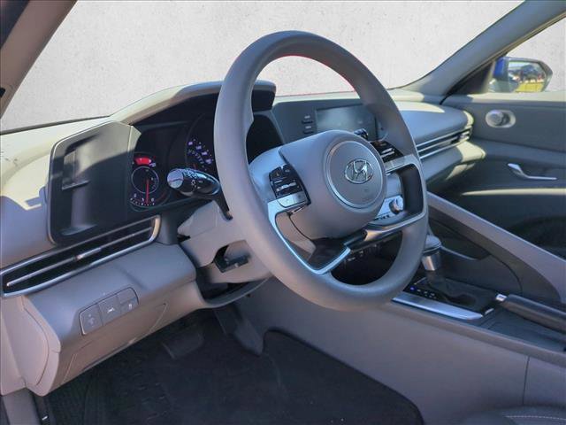 Used 2023 Hyundai Elantra SEL image 9