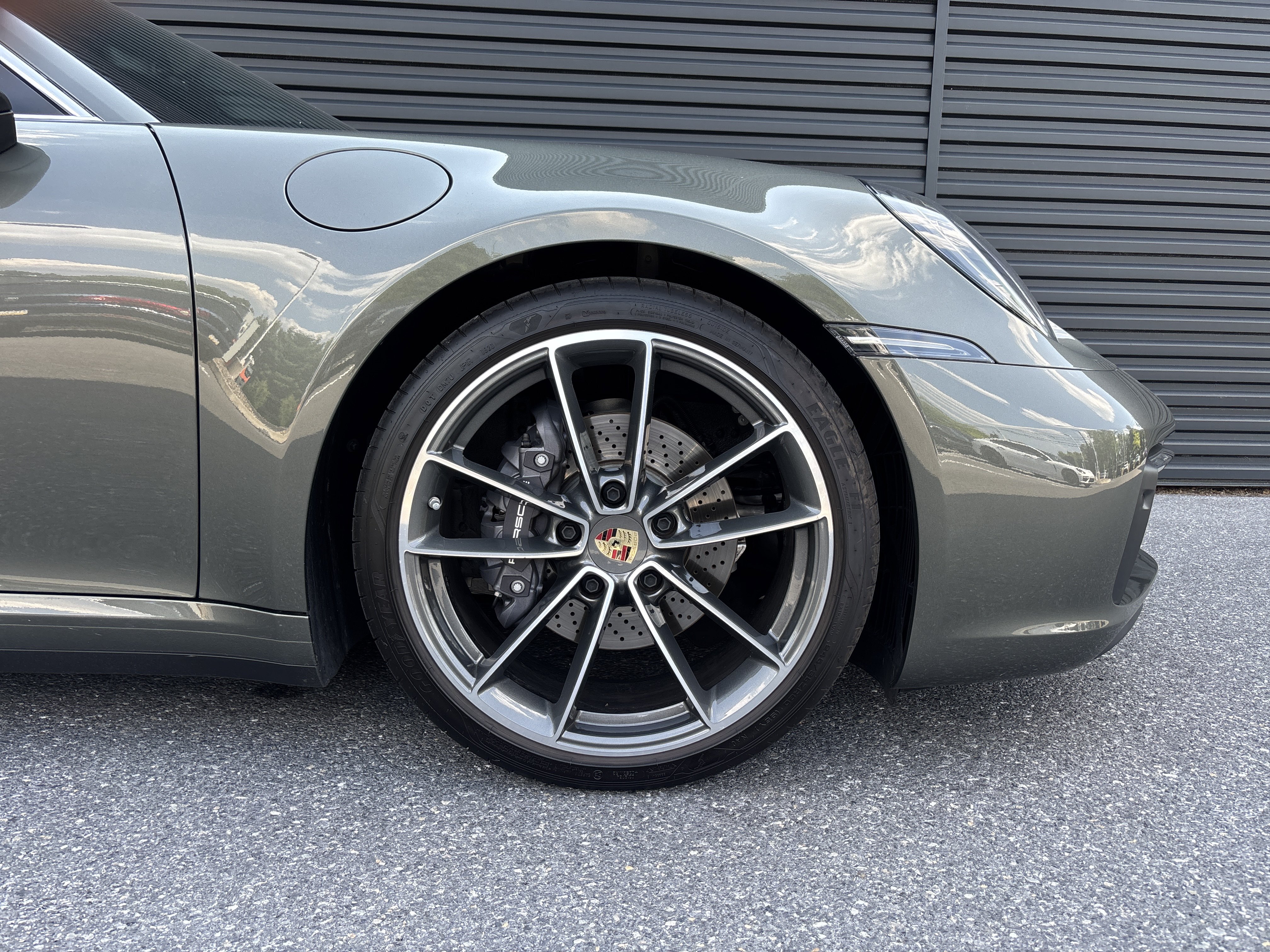 Used 2023 Porsche 911 Carrera image 3
