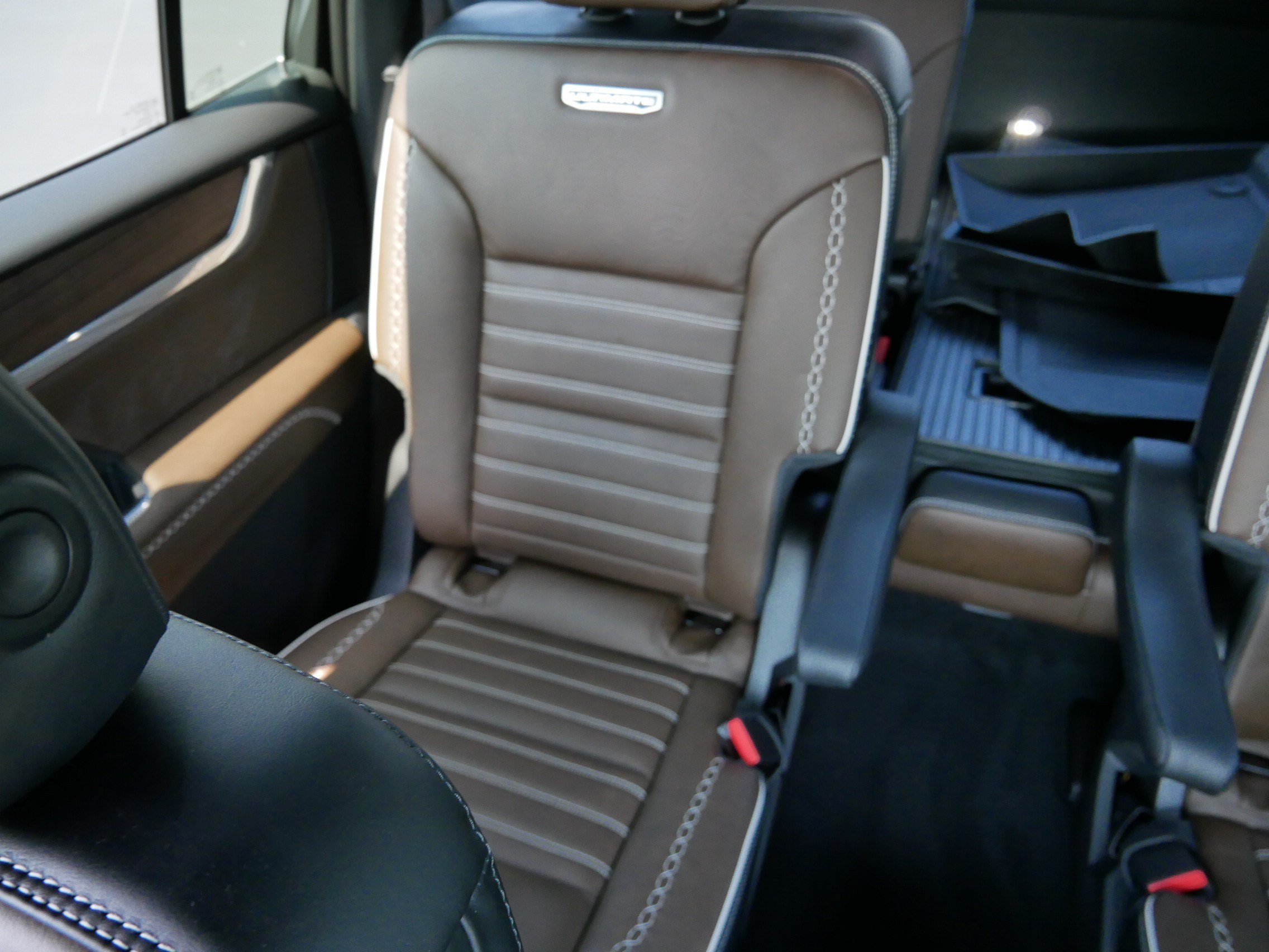 Used 2026 GMC Acadia Denali Ultimate w/ LPO, Floor Liner Package AWD/4WD image 11