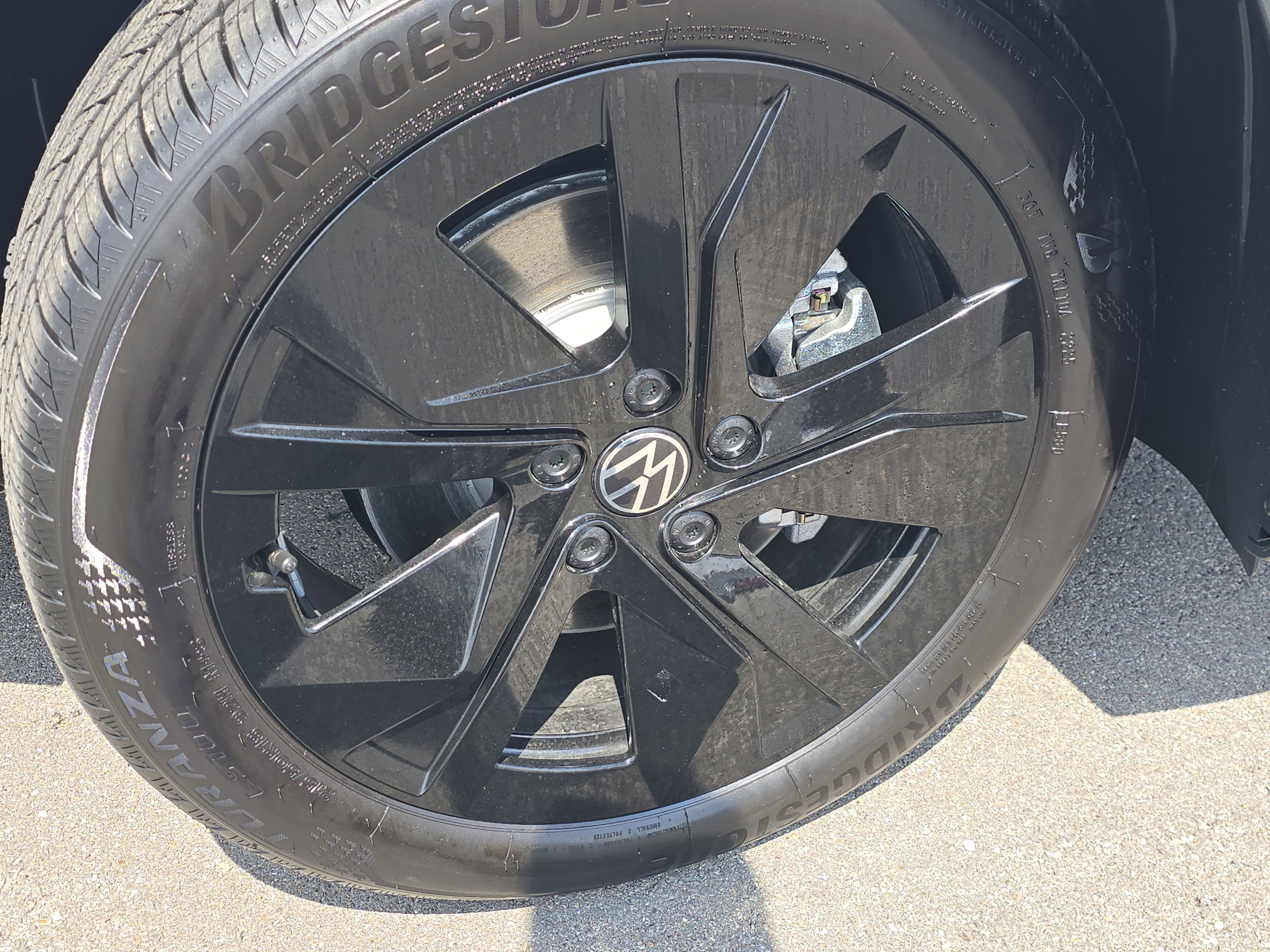 New 2025 Volkswagen Taos SE image 12