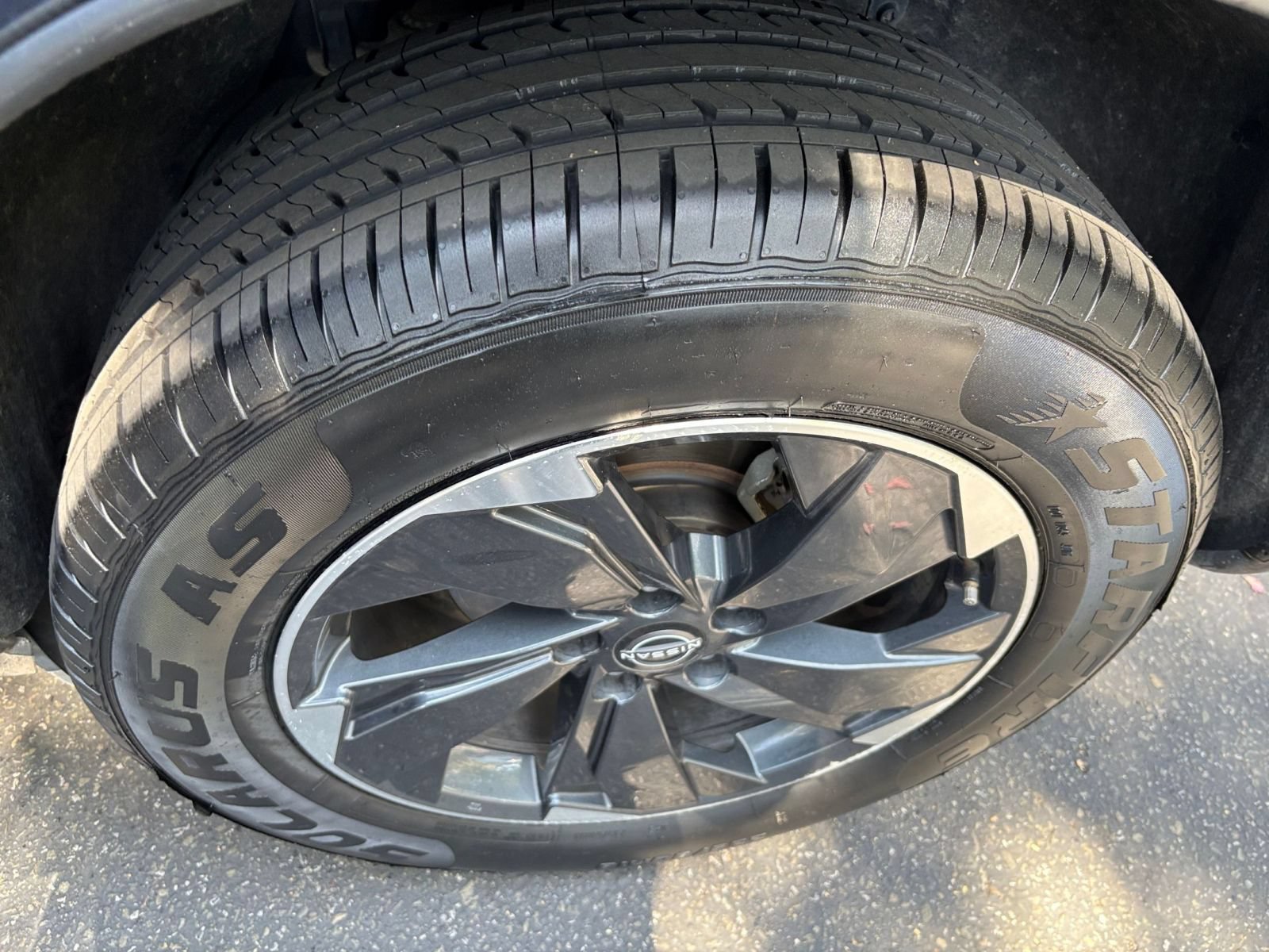 Used 2025 Nissan Rogue SV FWD image 31