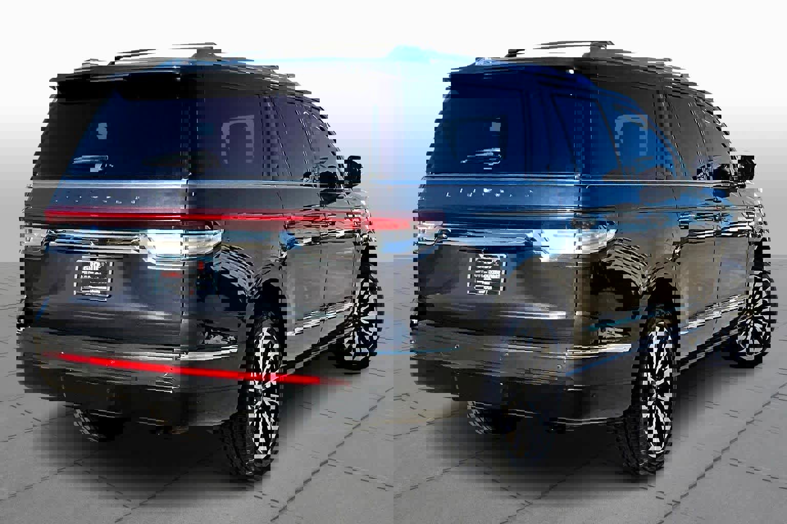 Used 2024 Lincoln Navigator L Reserve image 12