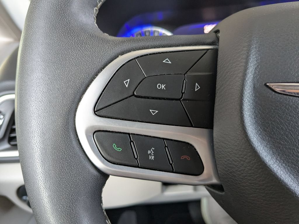 Used 2024 Chrysler Pacifica Touring-L FWD image 20