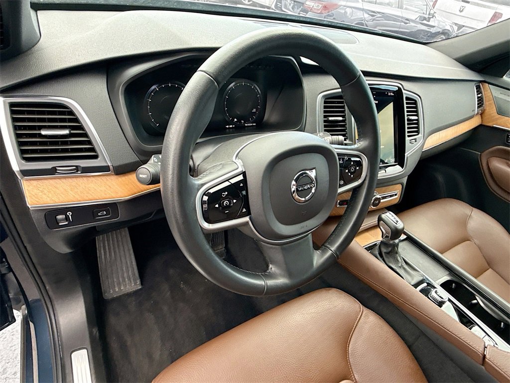 Used 2022 Volvo XC90 T6 Momentum image 12