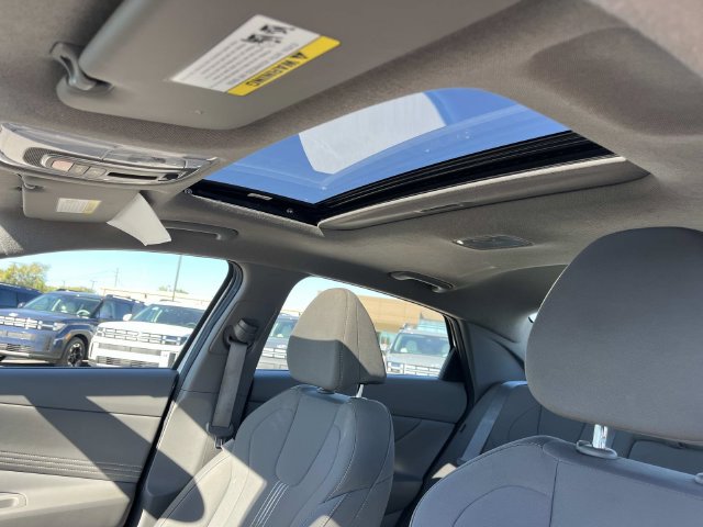 Certified 2025 Hyundai Elantra SEL FWD image 27