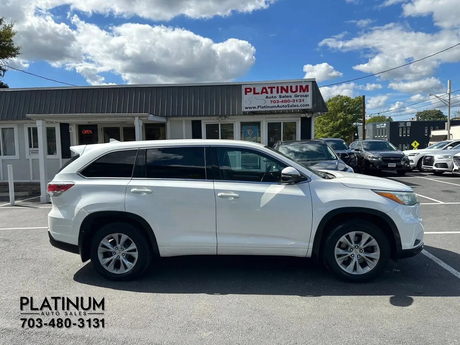 Used 2015 Toyota Highlander Plus AWD/4WD image 2