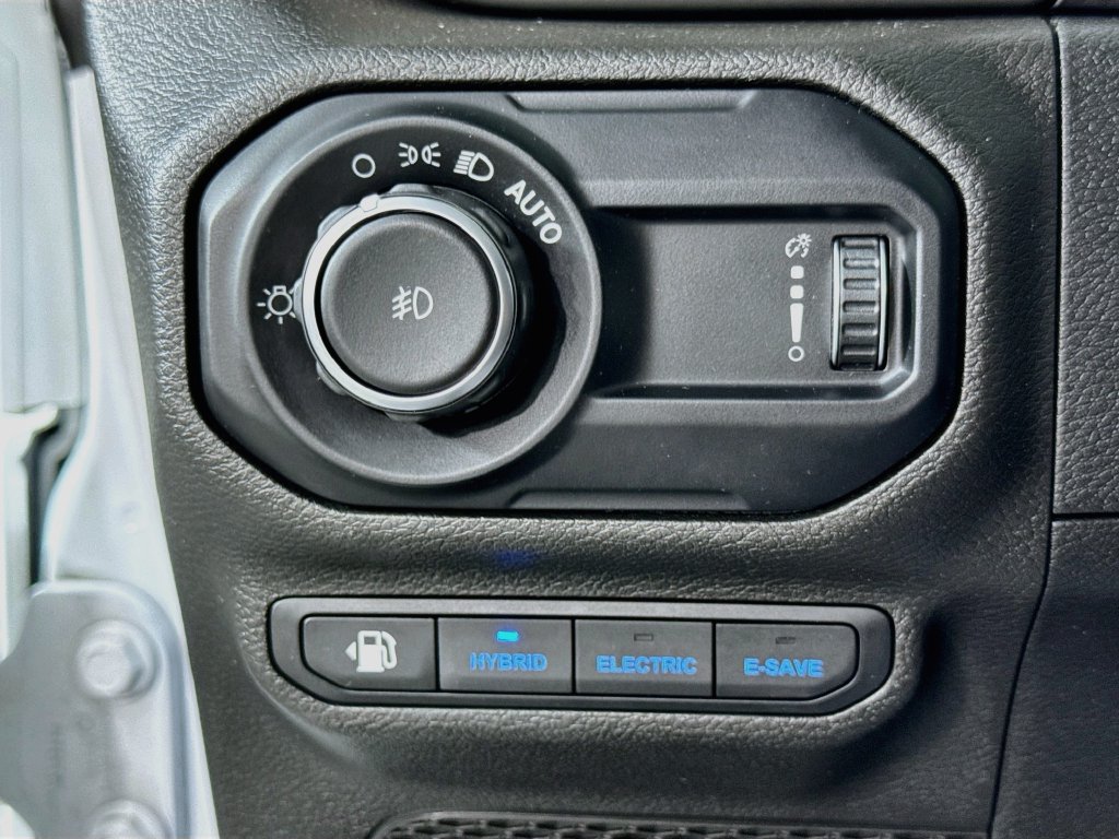 Used 2023 Jeep Wrangler Unlimited w/ Cold Weather Group AWD/4WD image 19
