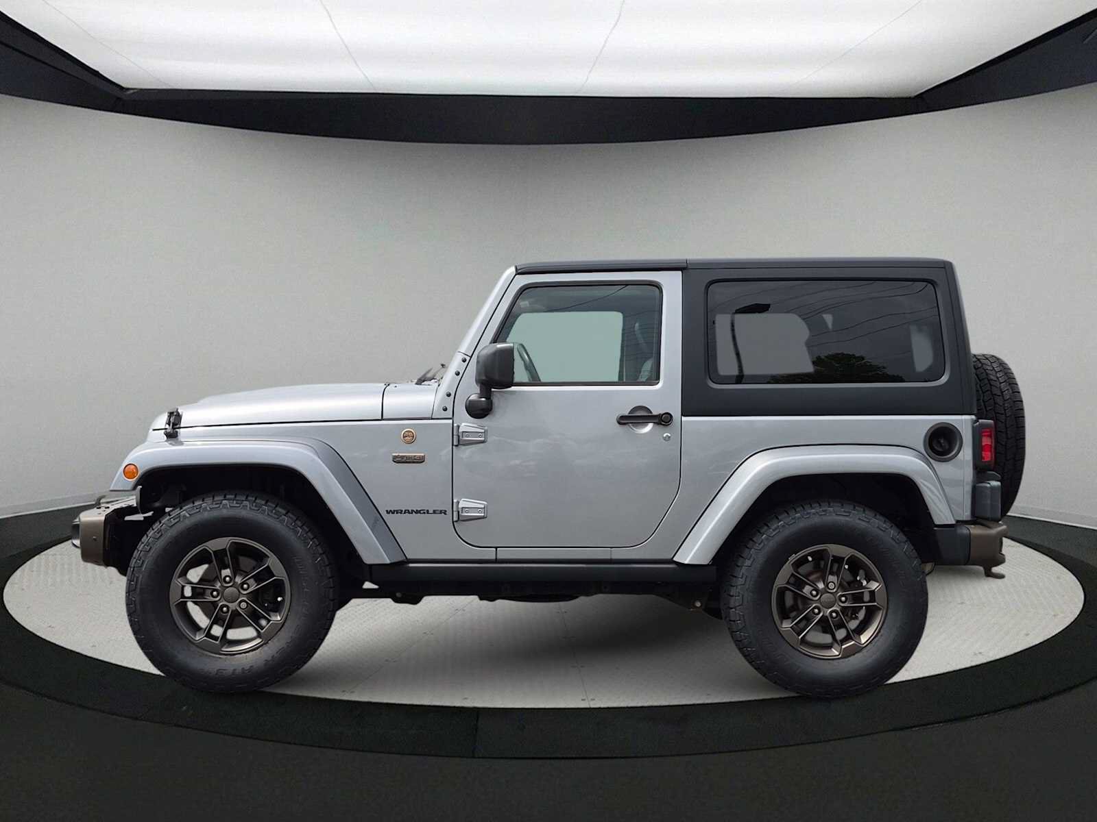 Used 2016 Jeep Wrangler Sahara AWD/4WD image 5