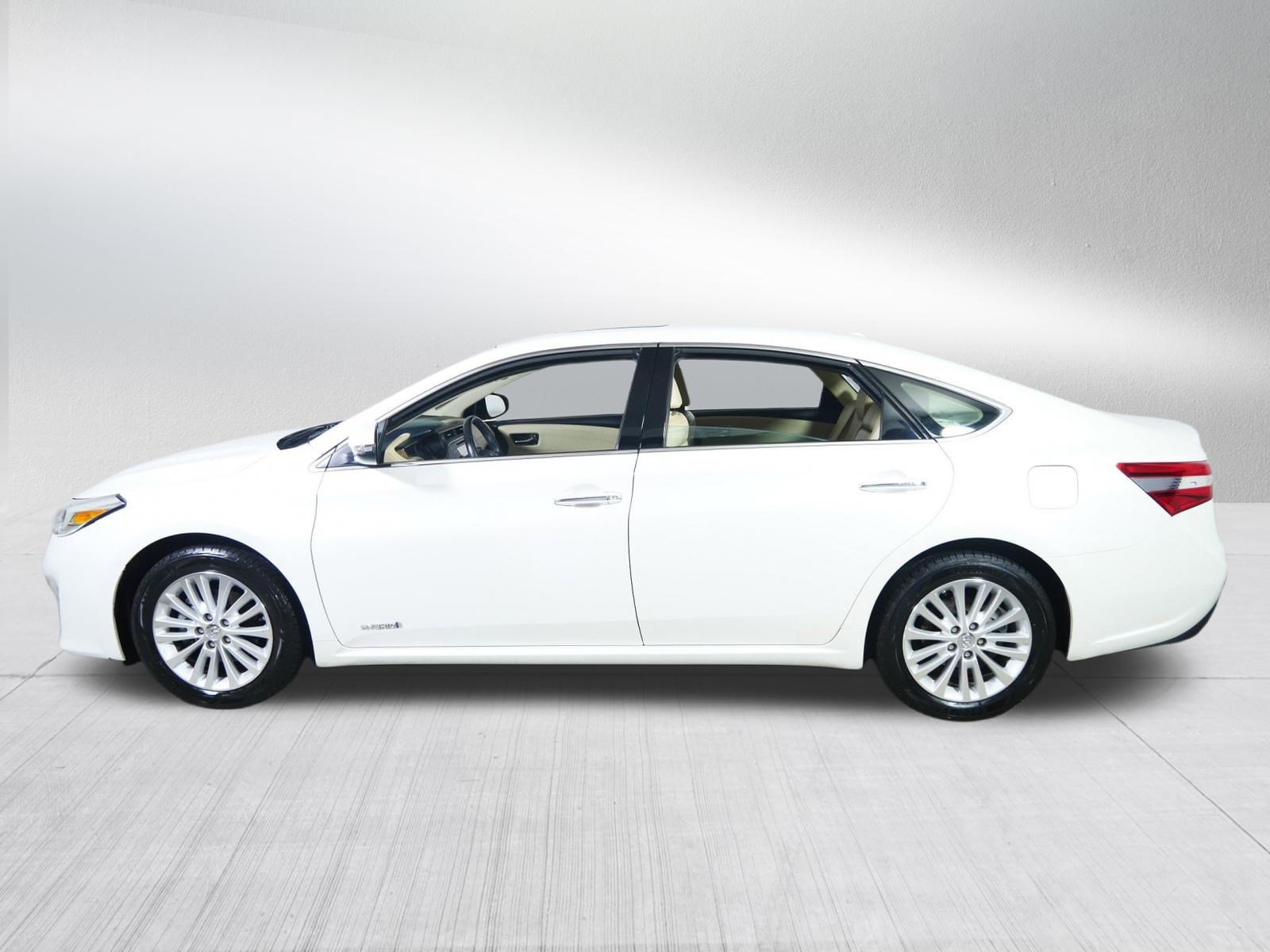 Used 2015 Toyota Avalon XLE Touring FWD image 4