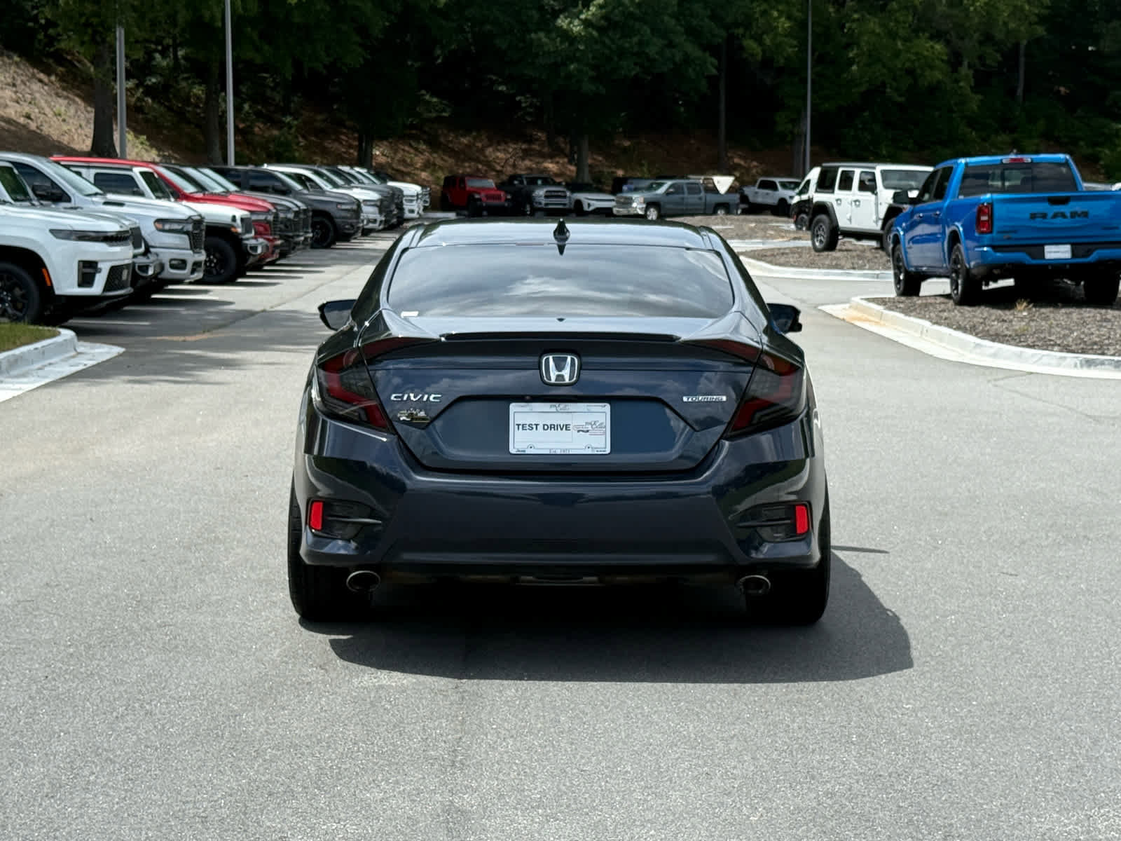 Used 2017 Honda Civic Touring image 4