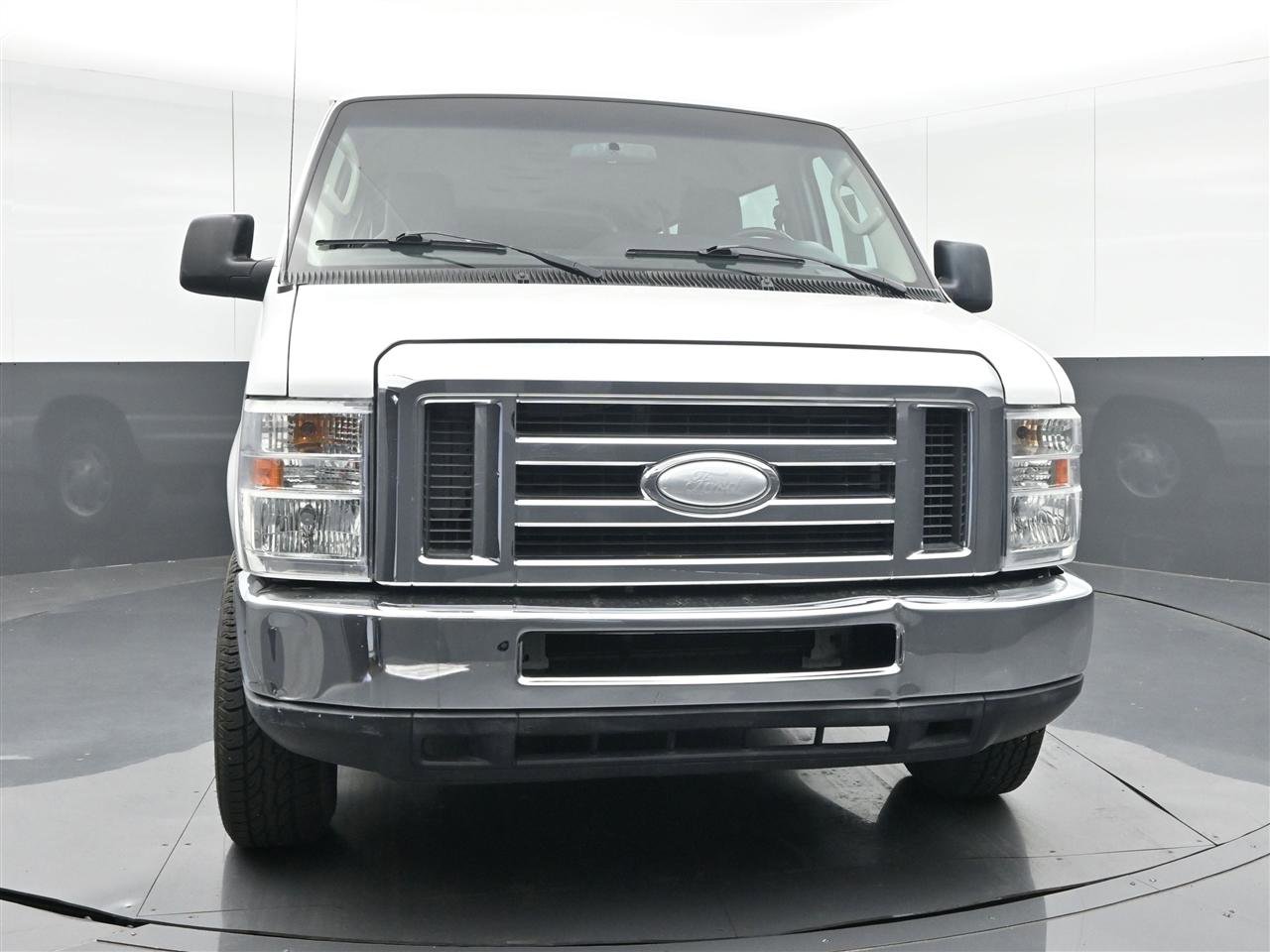 Used 2014 Ford E-350 and Econoline 350 XLT RWD image 2