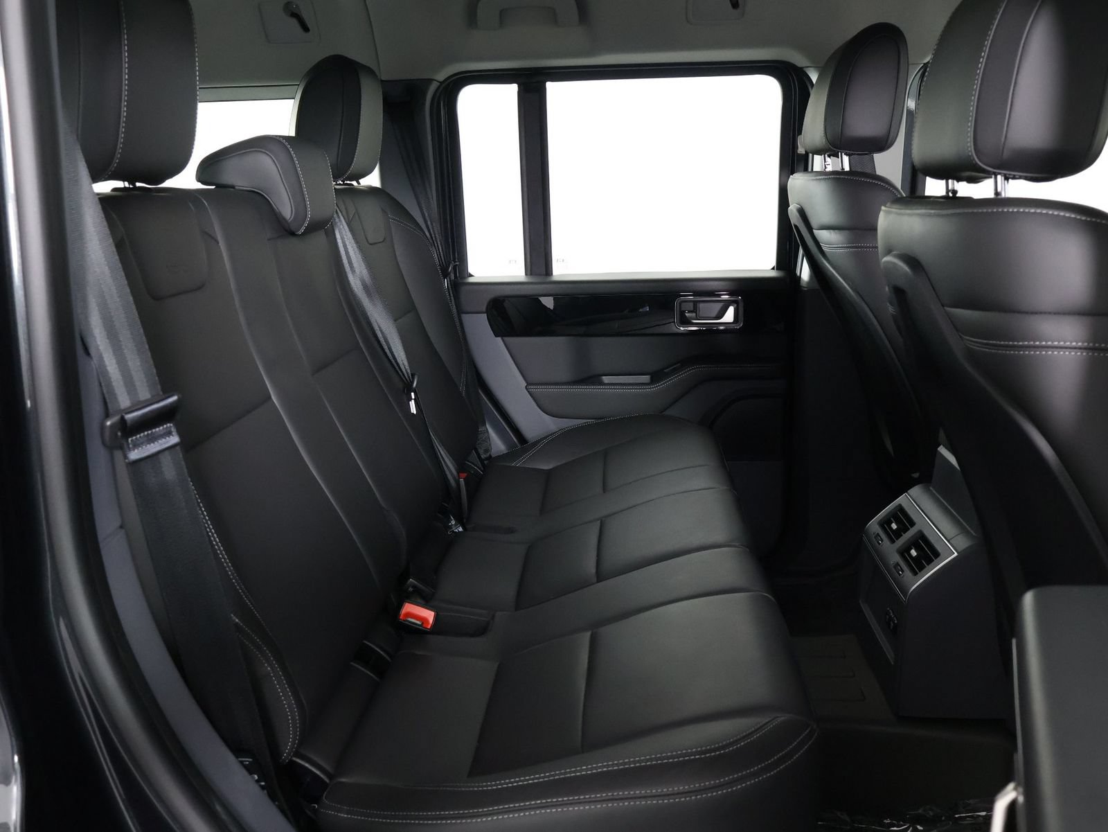 Used 2025 INEOS Grenadier Station Wagon AWD/4WD image 32