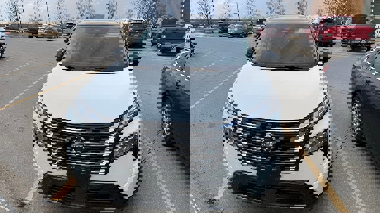 Used 2024 Nissan Rogue Platinum w/ Platinum Premium Package image 1