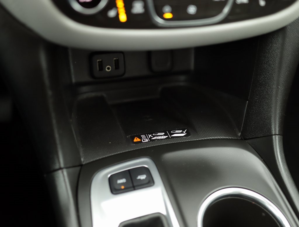 Used 2018 Chevrolet Equinox Premier image 18