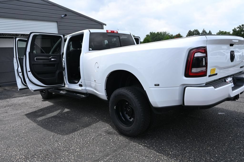 Used 2024 RAM 3500 Big Horn w/ Night Edition AWD/4WD image 24