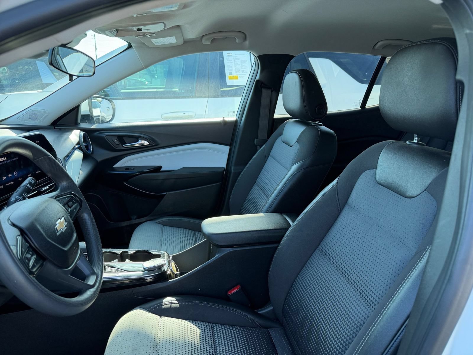 Used 2025 Chevrolet Trax LT FWD image 25
