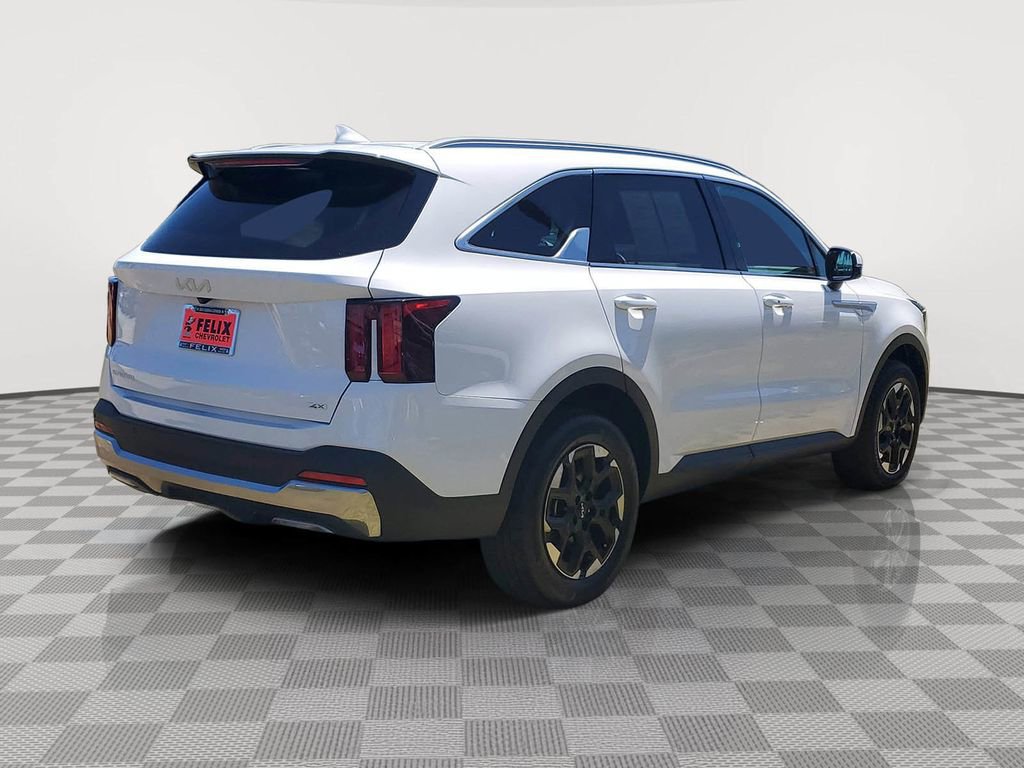 Used 2024 Kia Sorento S AWD/4WD image 4