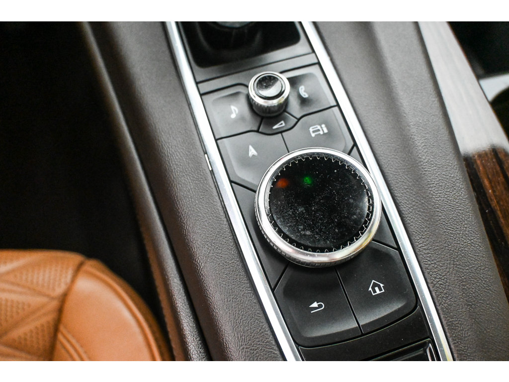 Used 2023 Cadillac Escalade Premium Luxury AWD/4WD image 43