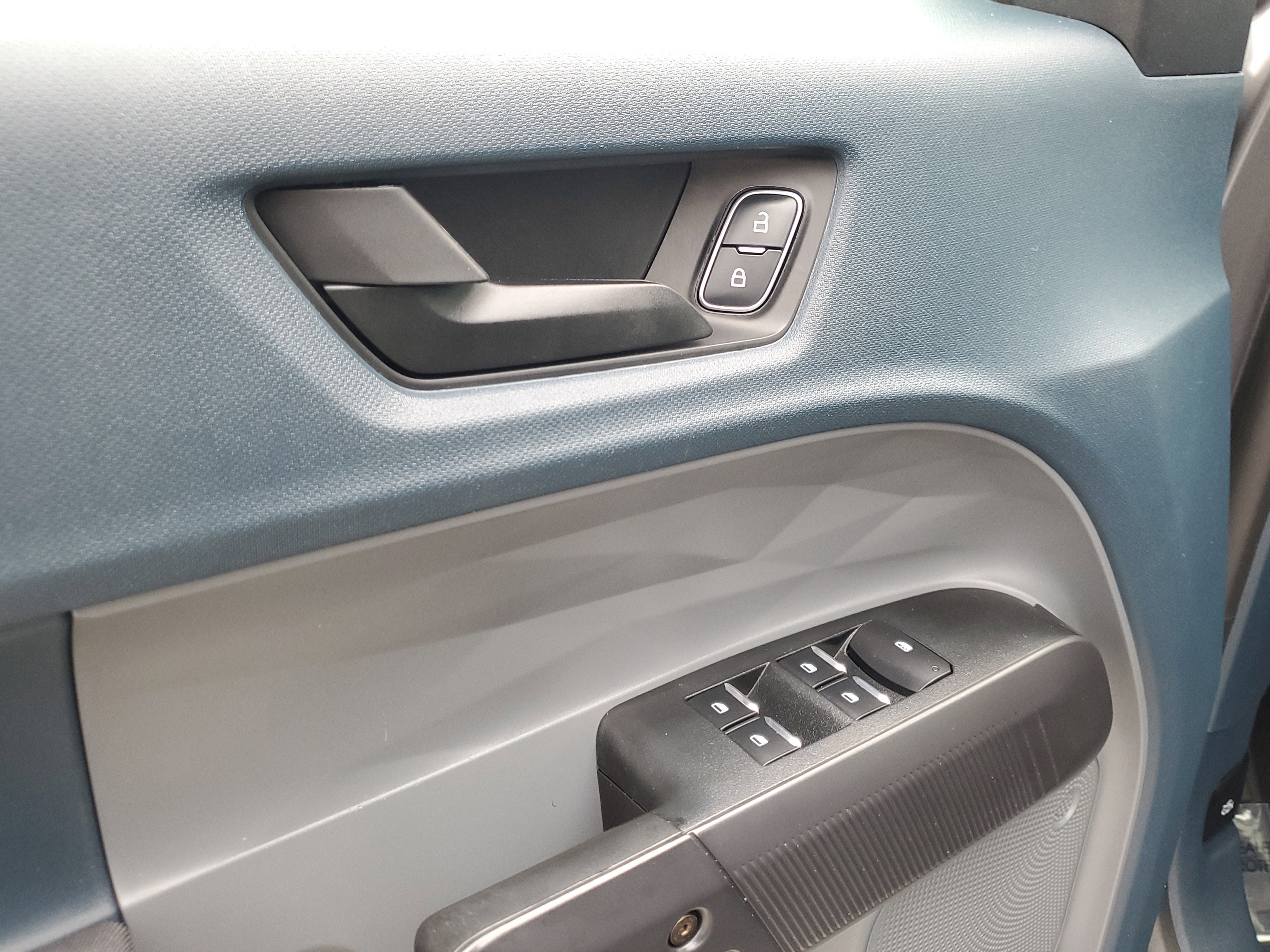 Used 2025 Ford Maverick XL w/ Equipment Group 102A image 18