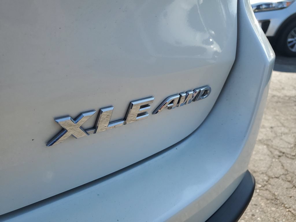 Used 2019 Toyota Highlander XLE AWD/4WD image 30