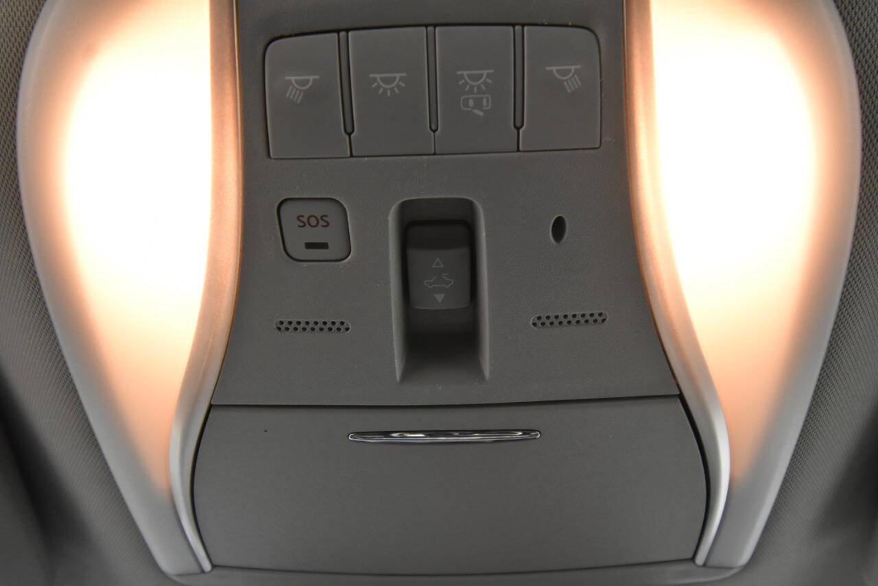 Used 2016 INFINITI Q70 L 3.7 w/ Technology Package image 27