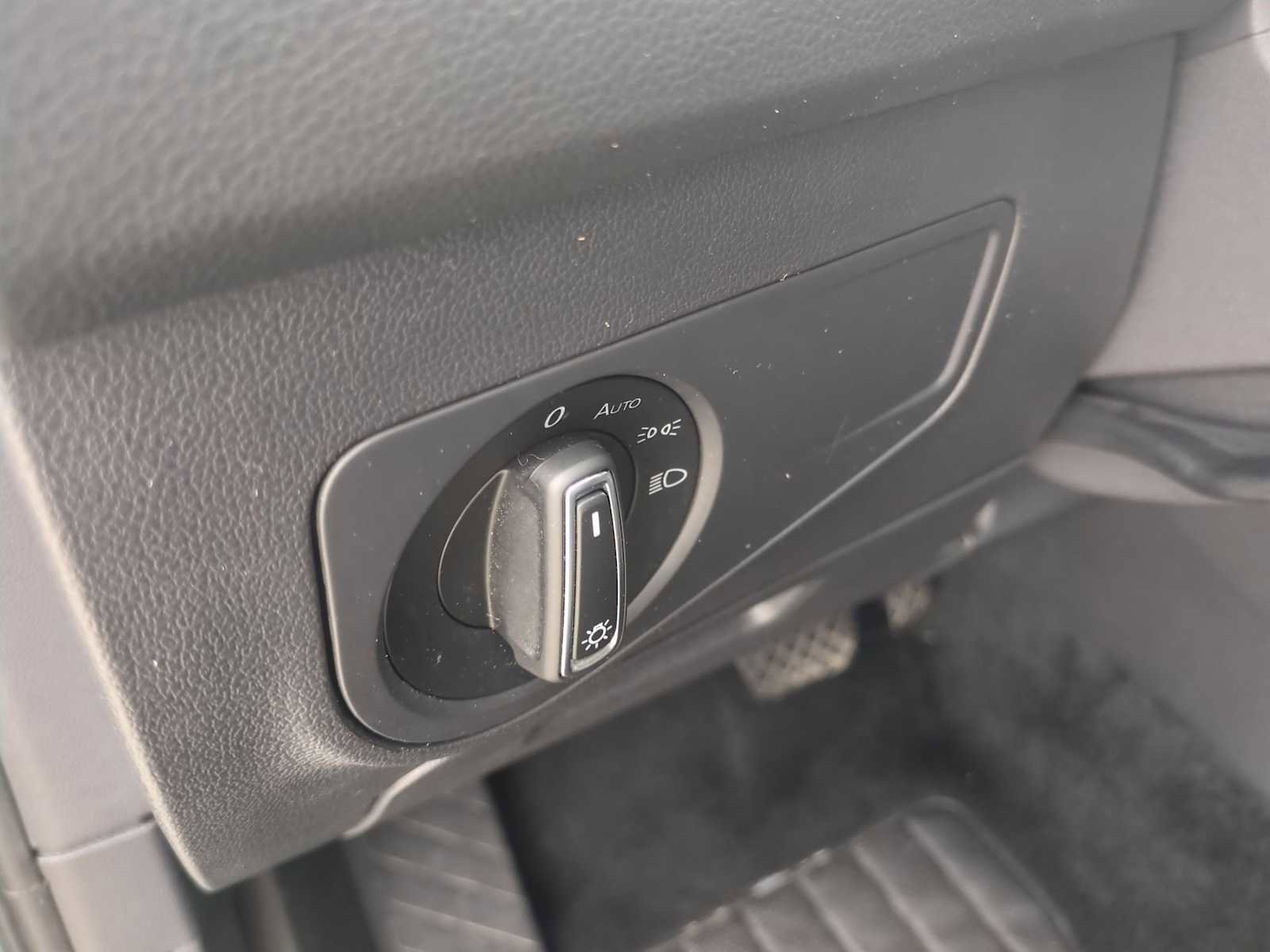 Used 2024 Volkswagen Tiguan SE image 34