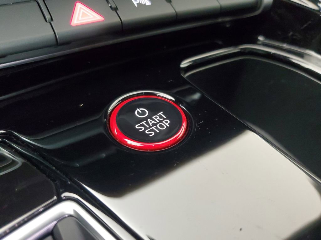 Used 2024 Audi e-tron GT Premium Plus image 33