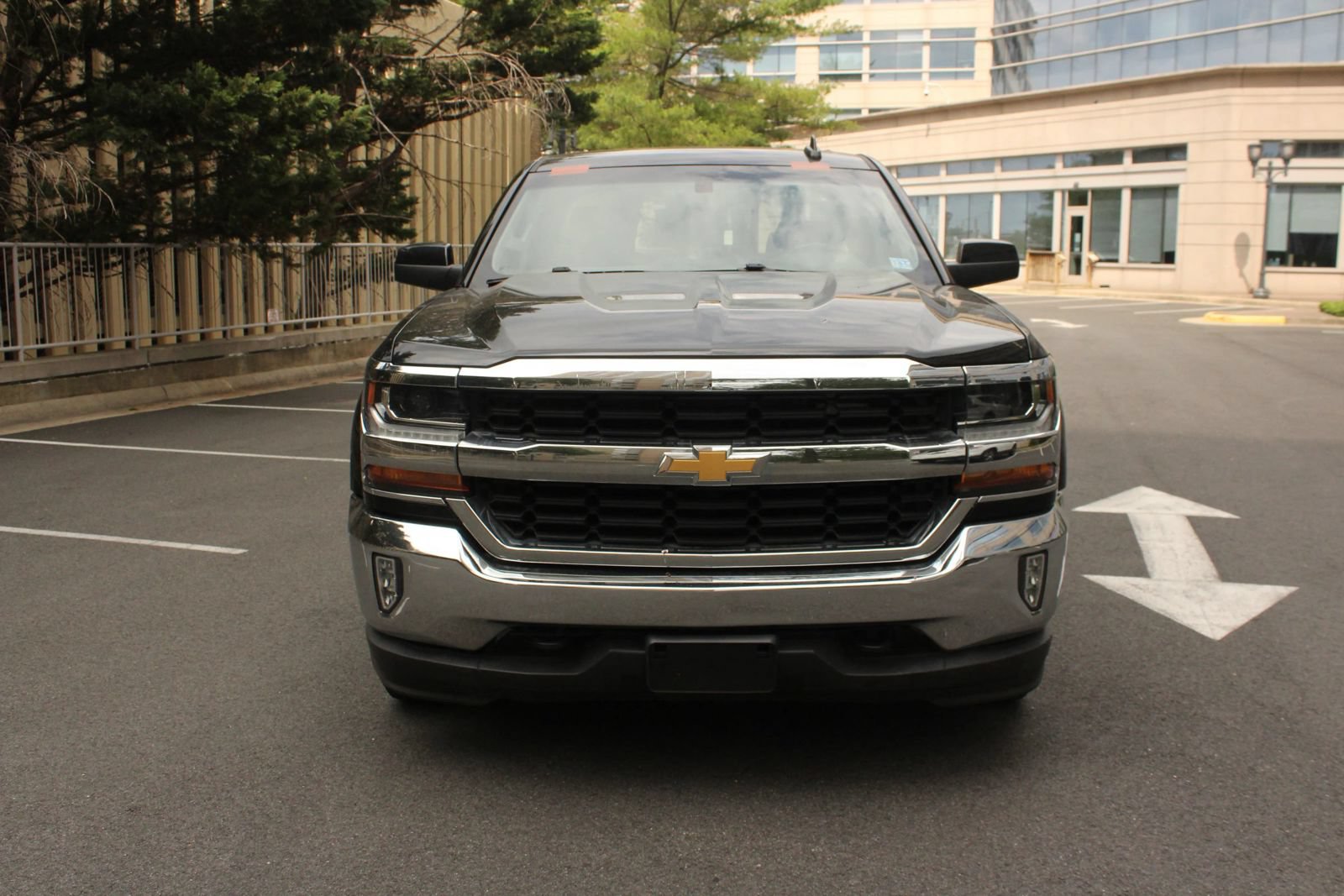 Used 2018 Chevrolet Silverado 1500 LT w/ All Star Edition AWD/4WD image 3