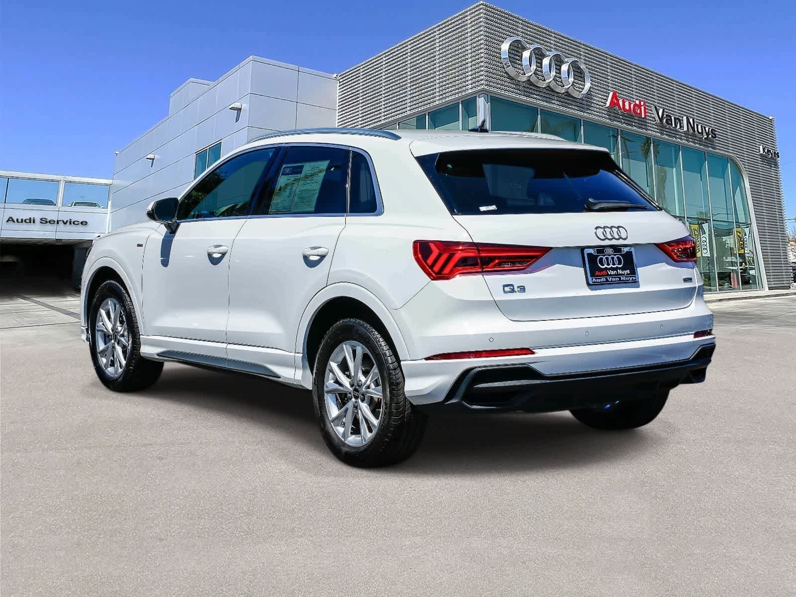 Used 2023 Audi Q3 2.0T Premium w/ Convenience Package AWD/4WD image 2