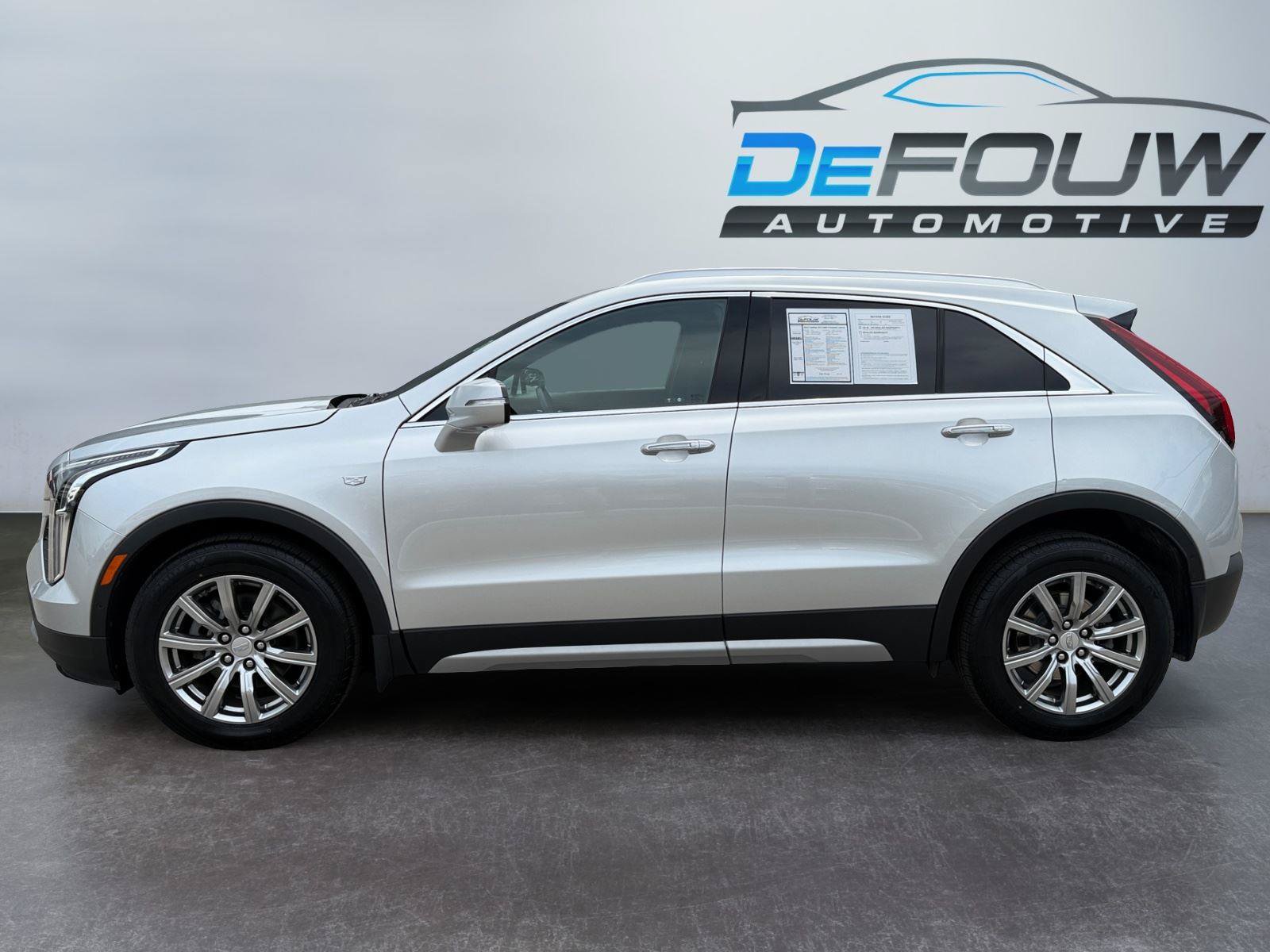 Used 2022 Cadillac XT4 Premium Luxury w/ Enhanced Visibility Package AWD/4WD image 6