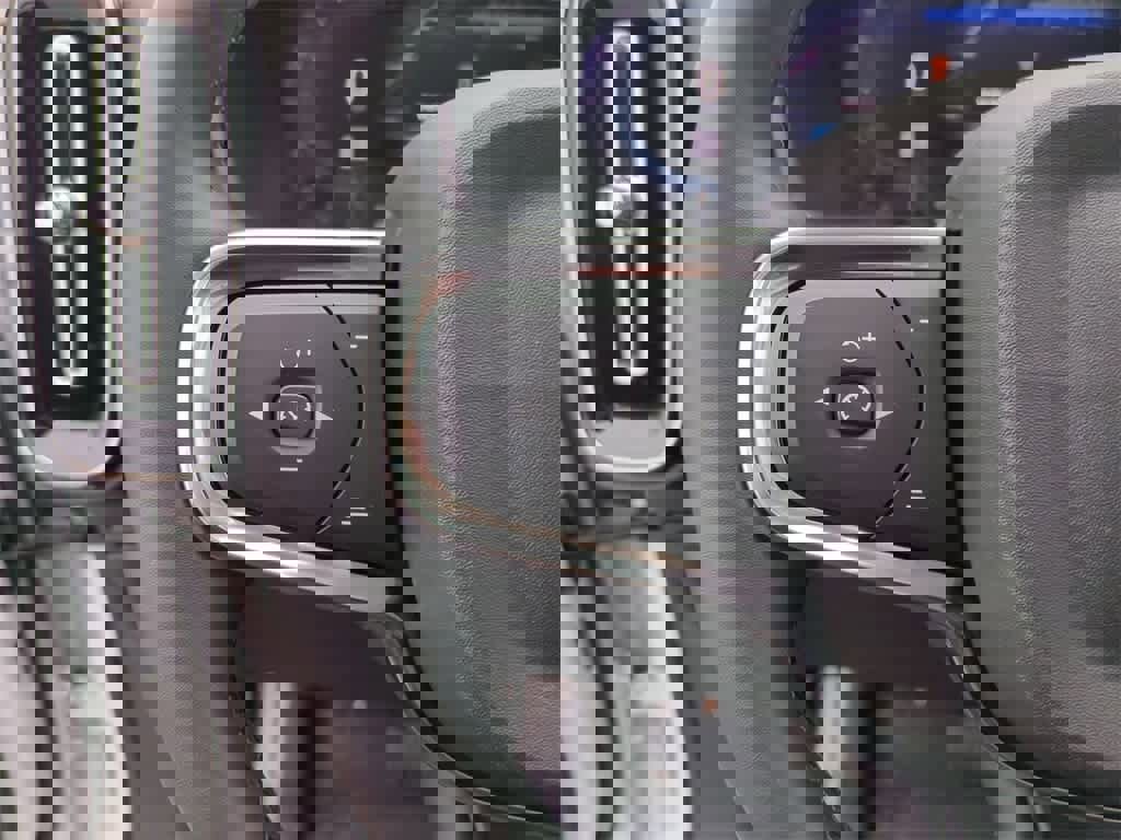 Used 2023 Volvo XC40 B5 Ultimate w/ Protection Package Premier image 16