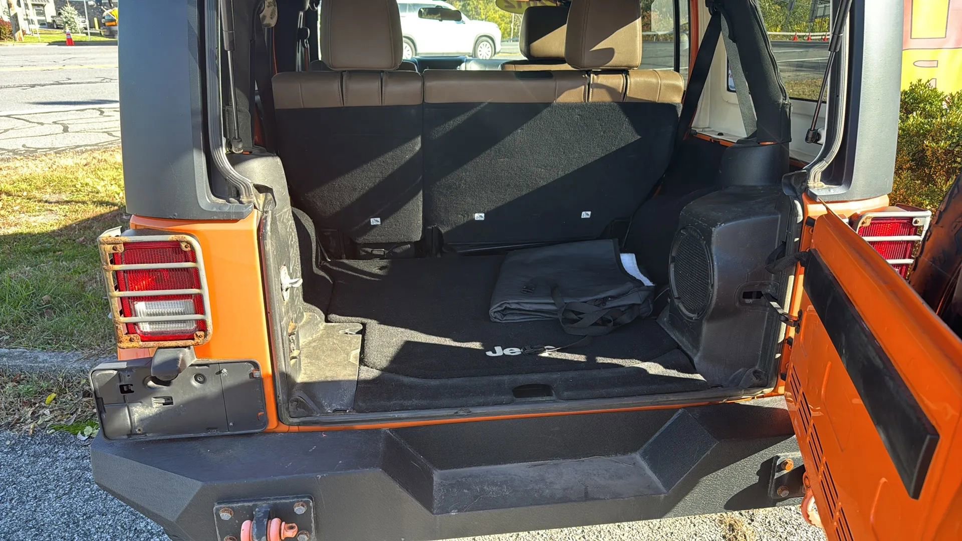 Used 2012 Jeep Wrangler Unlimited Sahara image 10