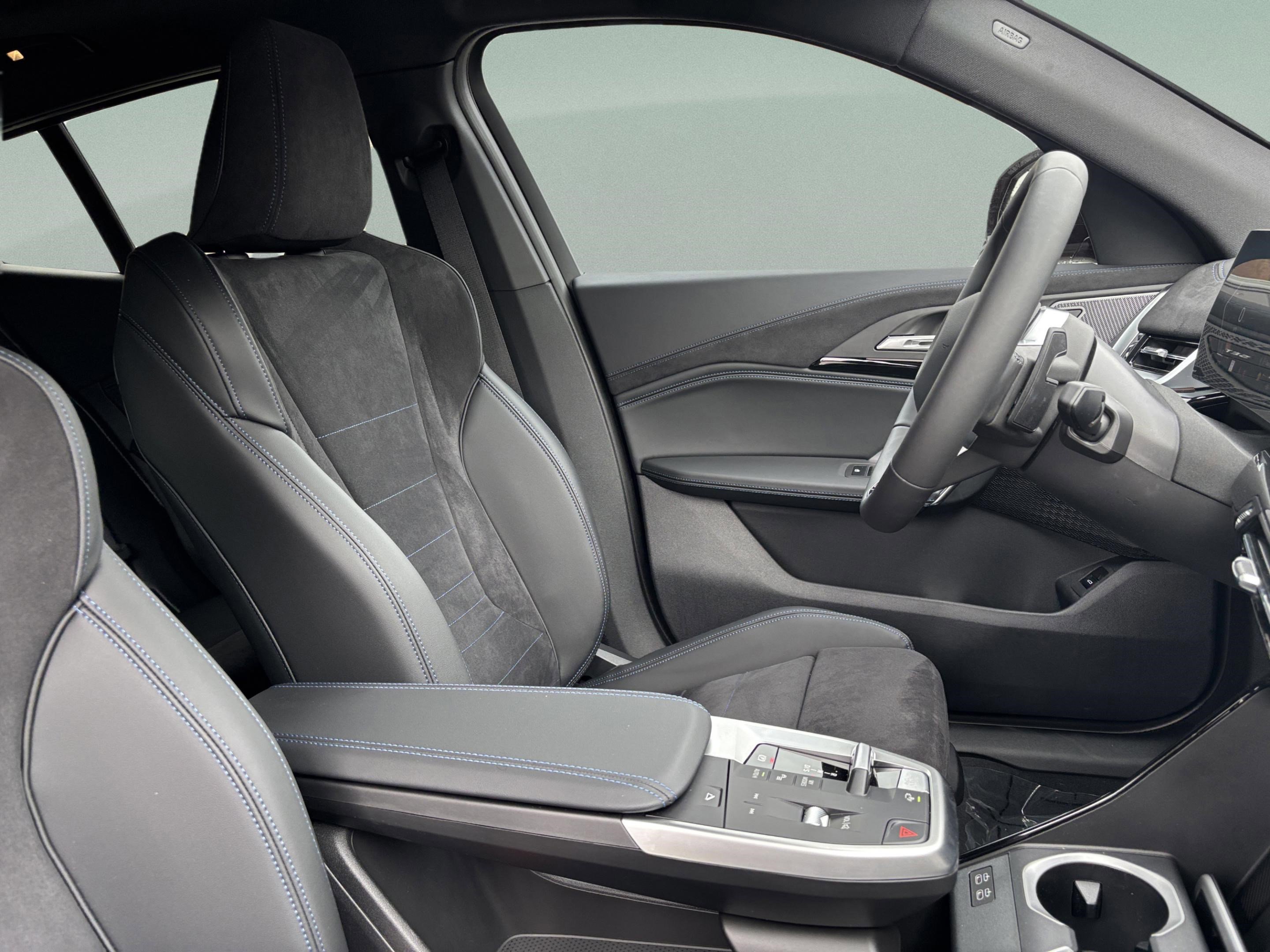 Used 2026 BMW X2 xDrive28i w/ Technology Package image 18