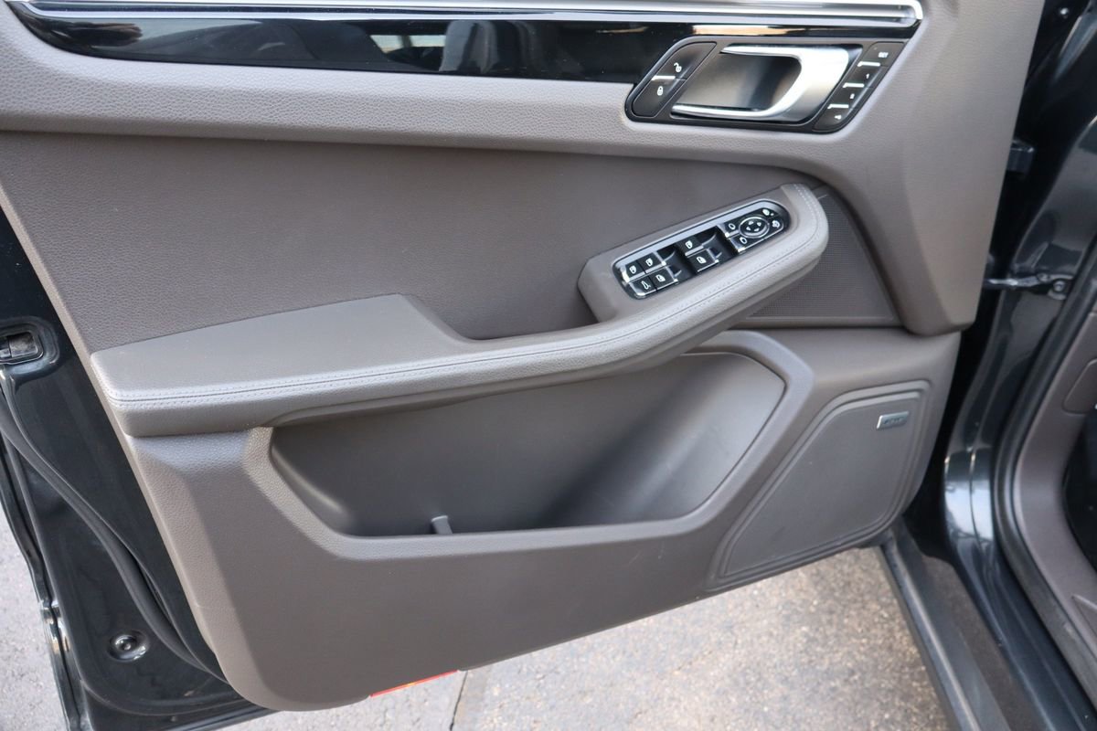 Used 2017 Porsche Macan image 25